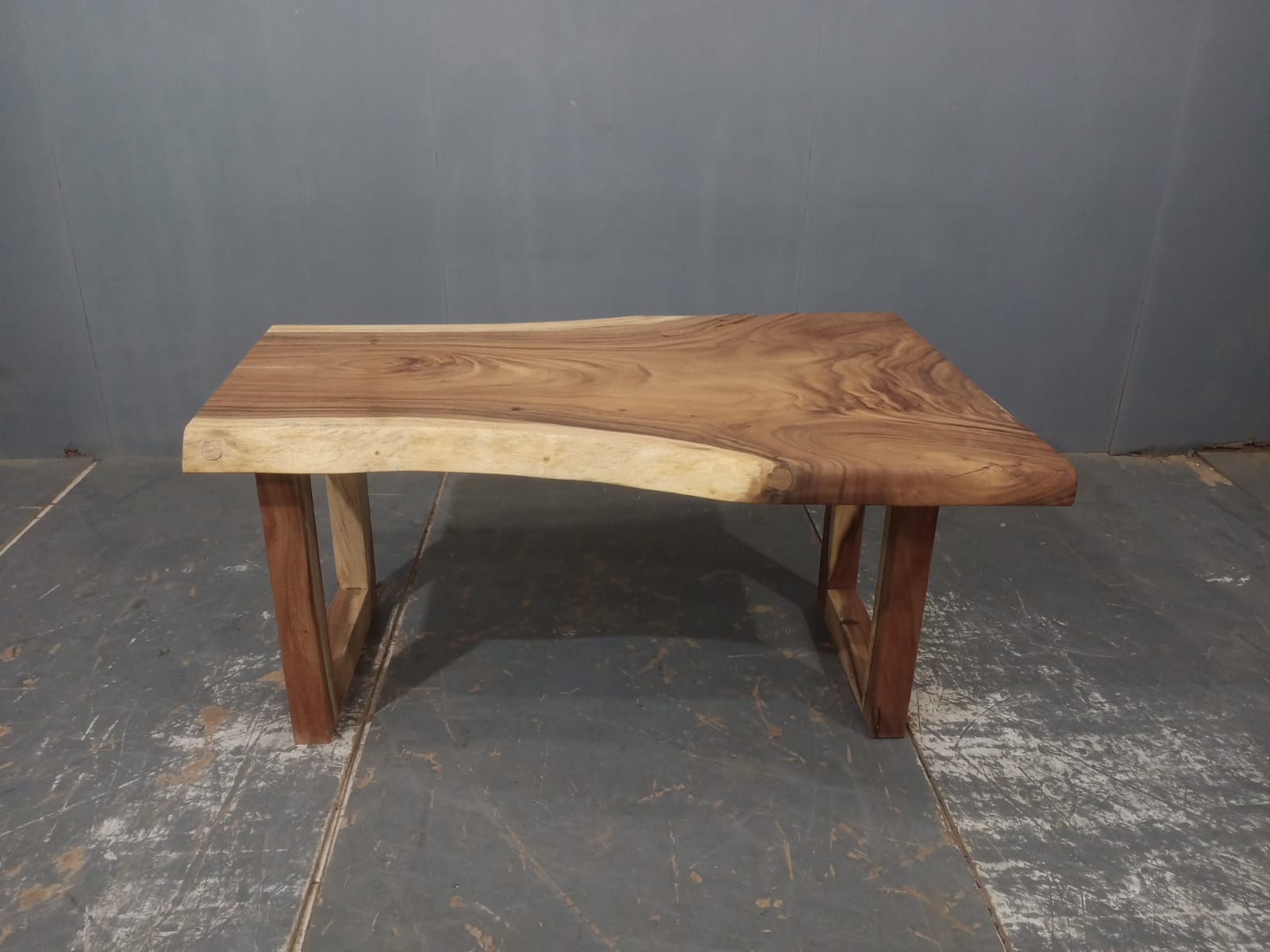 LIVE EDGE TABLES