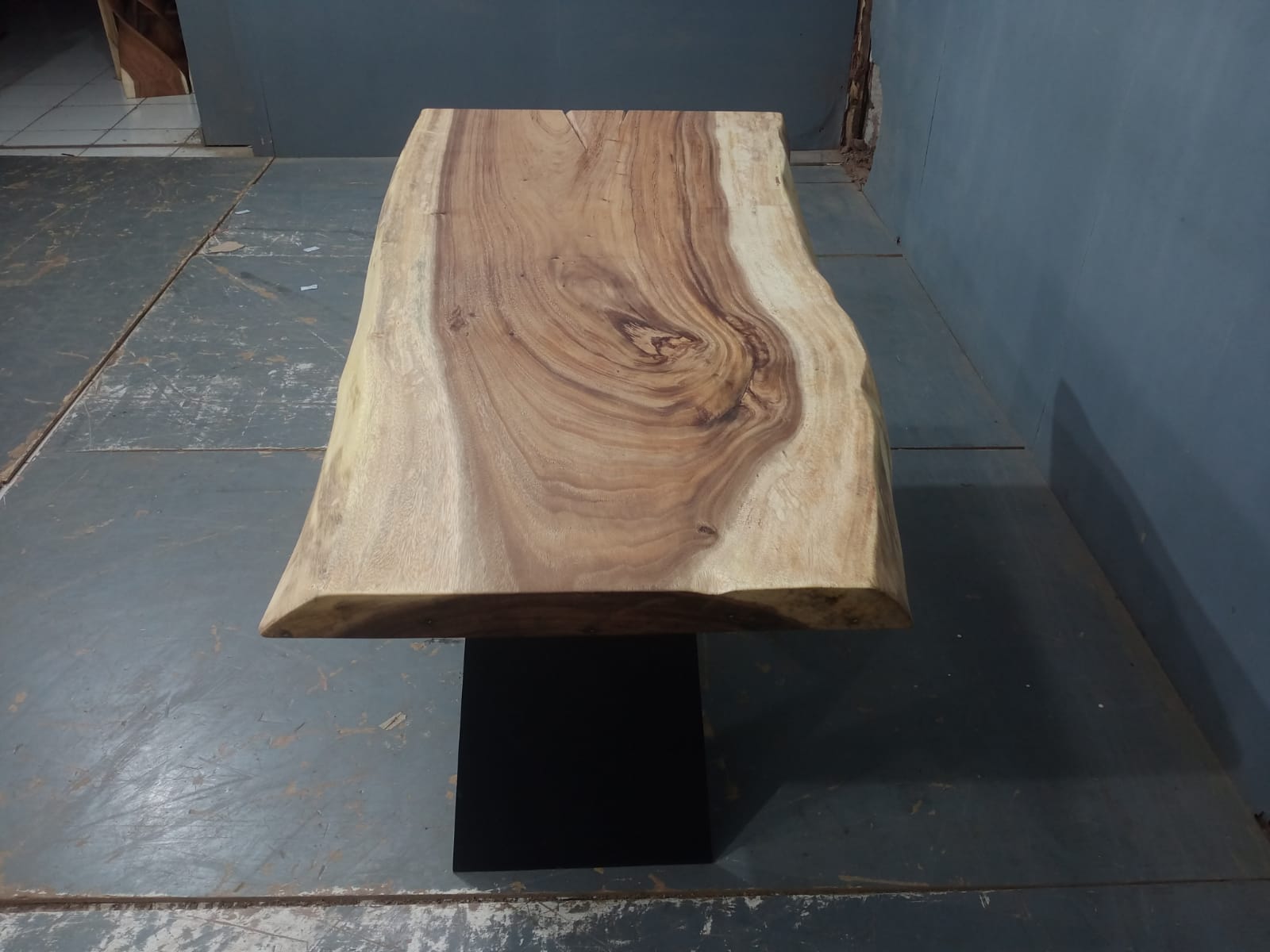 Live Edge Tables